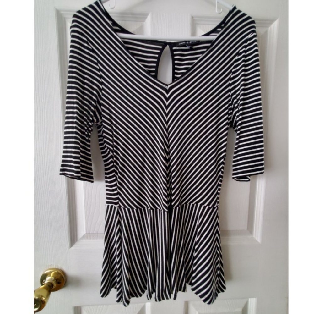 V neck keyhole peplum top